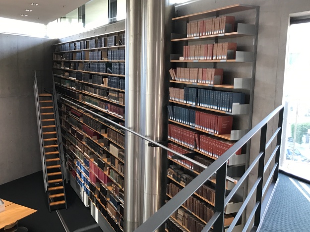 Buchregale in der Deutschen Nationalbibliothek in Frankfurt, Foto: Katja Kupka
